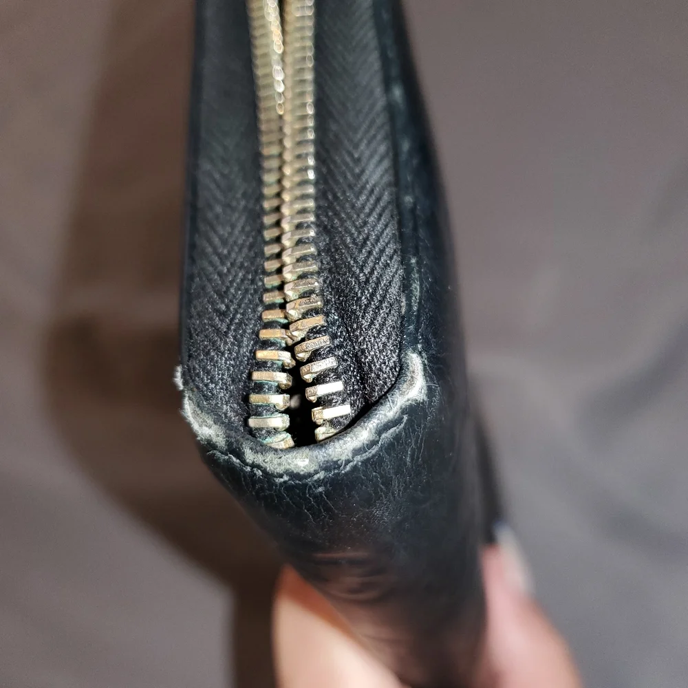 Gucci Black Gucci Signature Zip Wallet - Picture 14 of 16